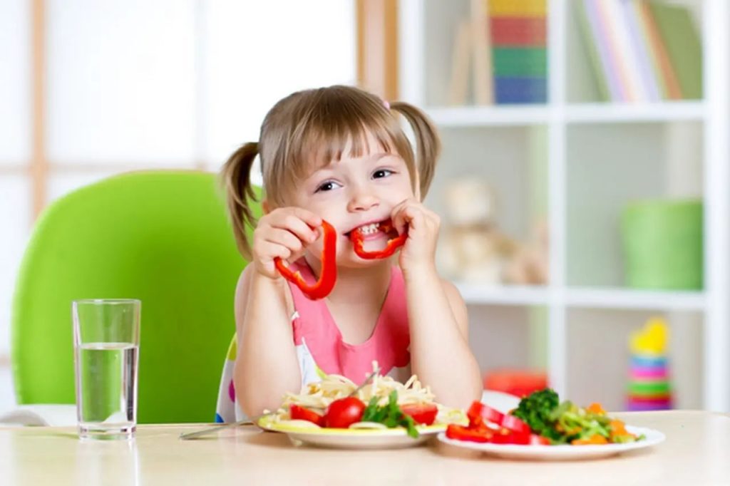 العناصر الغذائية التي يحتاجها طفلك